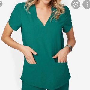 Casma™ Three-Pocket Scrub Top